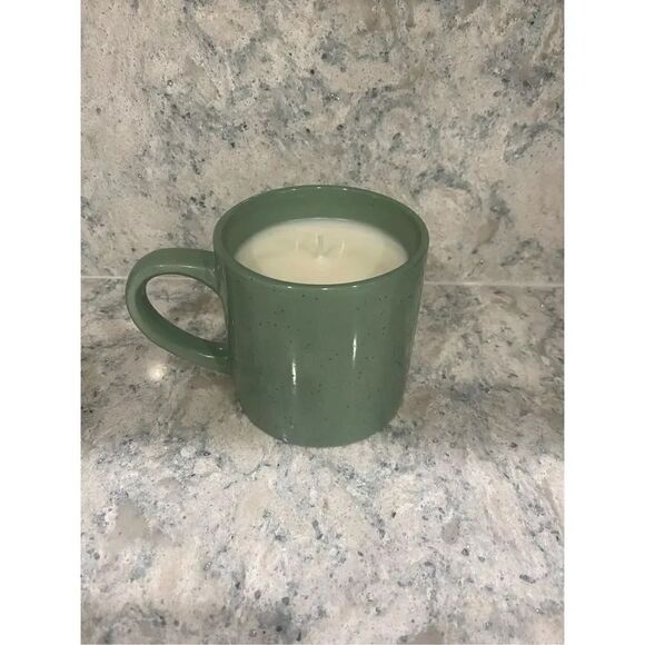 Vanilla Green Mug Candle - Picture 2 of 4